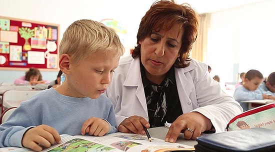 'Bakımsızlıktan Kapanacak Okulllar' Listesindeki Okulu 'Anne Eli' ile Baştan Yaratan Öğretmen!