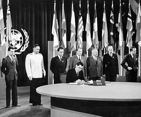 3. Сложный вопрос: сколько мест СССР имел в ООН?