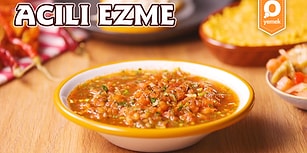Mezelerin Hasını Akşam Yemeğine Konuk Ediyoruz! Acılı Ezme Nasıl Yapılır?