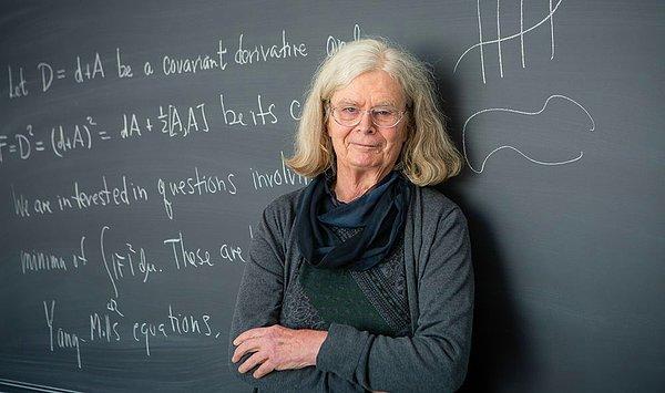 Karen Keskulla Uhlenbeck, dünyanın en prestijli matematik ödülü olarak kabul edilen Abel Ödülü'nü kazanan ilk kadın olarak matematik dünyasına altın harflerle adını yazdırdı.