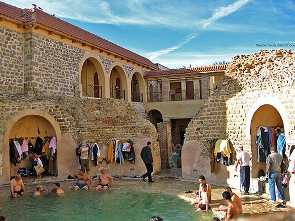 8. Бани по-прежнему являются очень важной частью местной культуры, так как они также используются в качестве места для встреч, обсуждения новостей и важных вопросов в непринужденной обстановке.