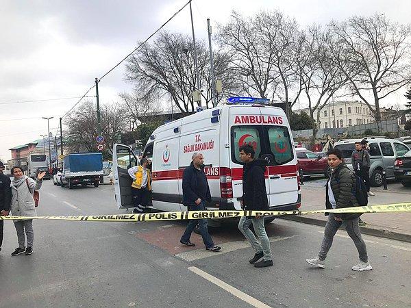 Olay gelen ambulanslarla yaralanan 3 kişi hastaneye kaldırıldı.