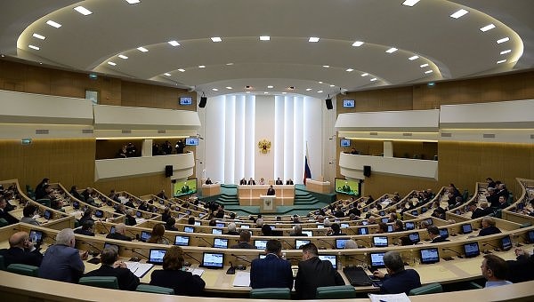 8. Сколько палат имеется в парламенте РФ?