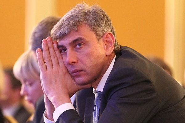 1. С доходом 2,44 млрд долларов рейтинг возглавил Сергей Галицкий, который в прошлом году продал 29% "Магнита" за 138 млрд рублей.