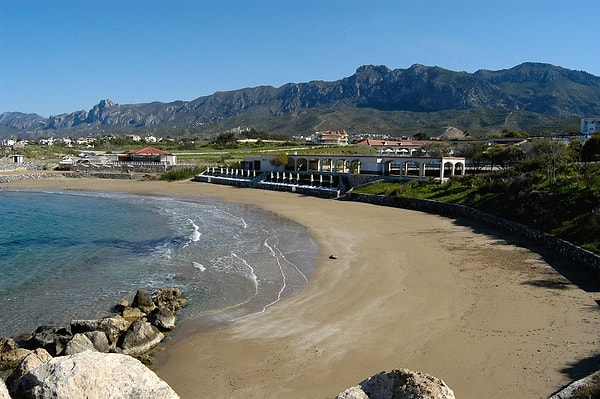 9. Какой остров был частично оккупирован Турцией в 1974 году?