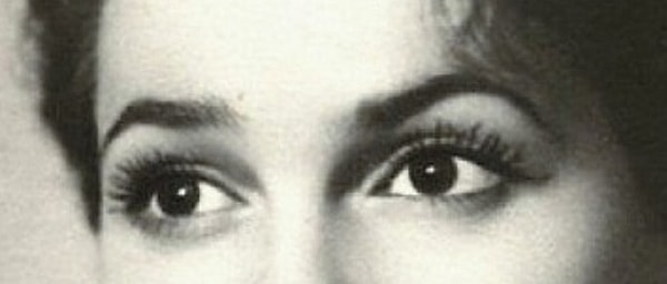 2. Как зовут актрису с фото?