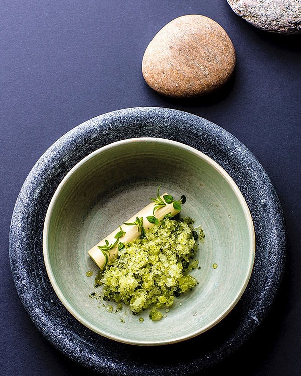 18. В блюдах тоже видны природные мотивы. Радость для глаз и праздник для ваших вкусовых рецепторов!