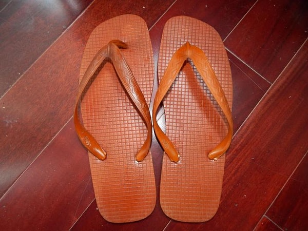 11. Как в народе называли резиновые шлепанцы?