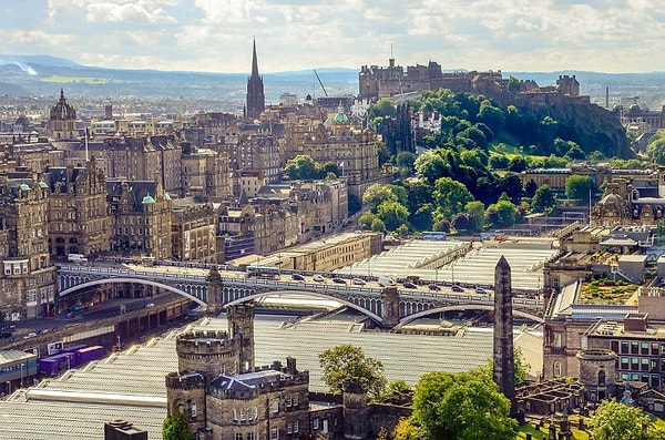 8. Назовите столицу Шотландии.