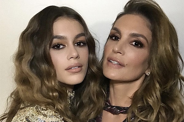 17. Синди Кроуфорд и Кайя Гербер