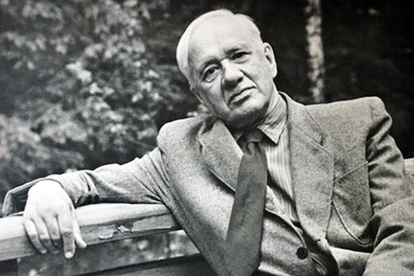 10. Как зовут этого писателя, по книгам которого выросло не одно поколение советских детей?