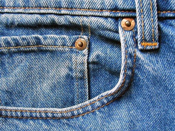 1872 yılında Levi Strauss'un da müşterisi olan Nevadalı terzi Jacob Davis’ten bir mektup geldi.  Pantolonun cep köşeleri ve düğme  noktalarına metal bir perçin yerleştirdiğini, bu sayede işçi pantolonlarının daha sağlam olduğunu belirtiyordu.