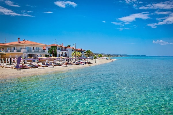 2. А какая страна находится на самой южной части Балканского полуострова?