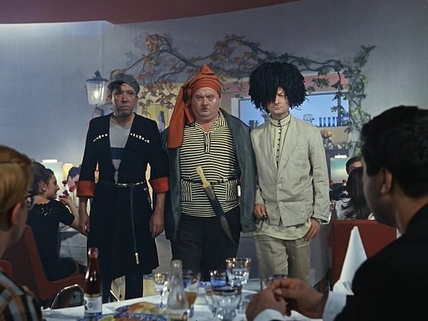 3. Что сказал Балбес из «Кавказской пленницы»: «В соседнем районе жених украл...»?