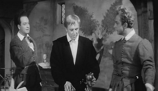 9. А какой актер исполнил роль Гамлета?