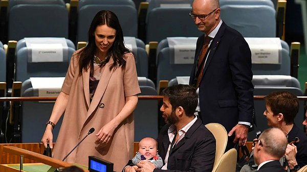 Birleşmiş Milletler oturumuna bebeğiyle geldi