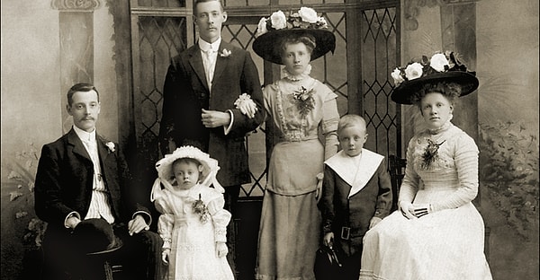 2. Сколько лет было вашим родителям, когда вы родились?