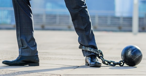 9. Вам когда-нибудь снилось, что что-то надвигается на вас, вы хотите убежать, но не можете этого сделать?