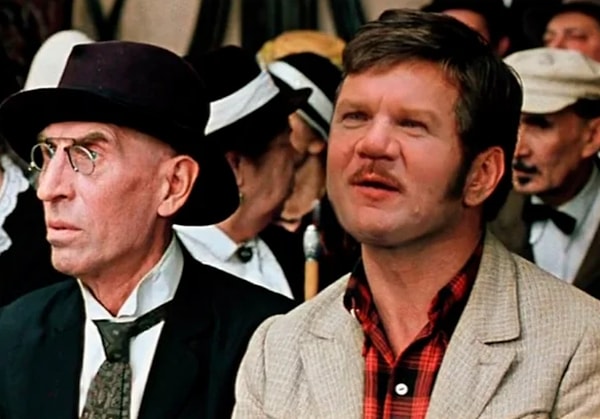 7. Какой актер должен быть на месте Михаила Пуговкина?