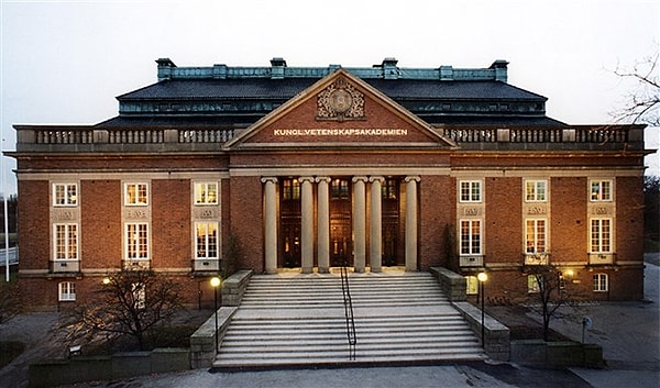 9. Кто за работу о вращении твердого тела в 1888 году получил премию Шведской королевской академии наук?