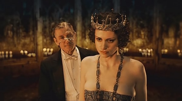 9. Где знакомятся Мастер и Маргарита в одноименном романе М.А.Булгакова?