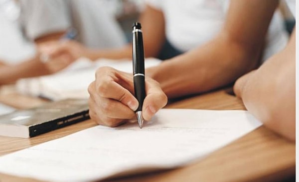 7. В каком варианте пишется одна буква Н?