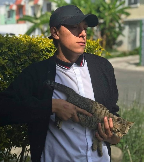 14. "Поздоровайся с моим маленьким другом!"