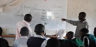 O Esnada Kenya'da, Yoksul Bir Köyde: Maaşının Yüzde 80'ini Öğrencilere Bağışlayan Peter Tabichi 'Dünyanın En İyi Öğretmeni' Seçildi