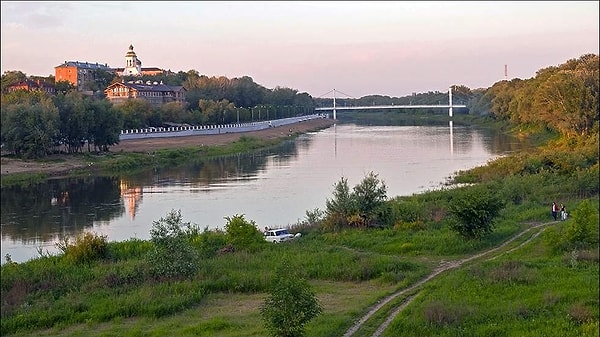 11. Город Оренбург расположен у берегов реки...