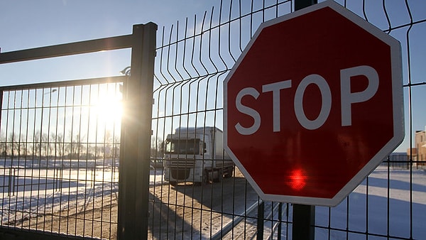 3. Выберите страну, не имеющую границ с Польшей: