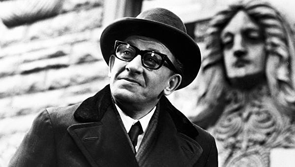 6. Как называлась улица, на которой находилась явочная квартира, куда шел профессор Плейшнер?