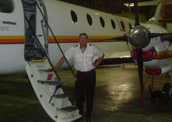 Bundan sonra Viljoen'un 48 kilometre uzaklıkta bulunan Sir Seretse Khama Havaalanı'na gidip, Beechcraft Super King Air model uçağını çaldığı tahmin ediliyor.