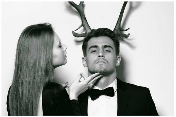 6. Завершите мысль Чехова: «Если жена тебе изменила, то радуйся, что она изменила тебе, а не ...»?