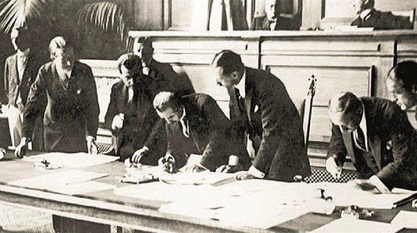 1923 - Lozan Antlaşması.