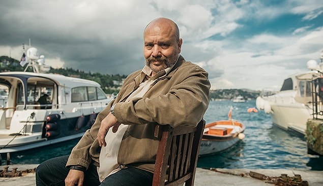 8. Ahmet Mümtaz Taylan neden bu listede? İşte bu kadar iyi bir oyuncu da bu listede talihsizlikle, yanlış seçimlerle olabilir dedirtmeli bize. Leyla ile Mecnun'dan sonra 8 dizisi oldu ve sadece 'Hayat Şarkısı' adam akıllı reytingler alarak yayın hayatını sürdürebildi. Darısı 'Halka'nın başına.