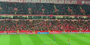 Türkiye - Moldova Maçı Sırasında Tribünler Hep Bir Ağızdan Çanakkale Türküsü Söyledi!