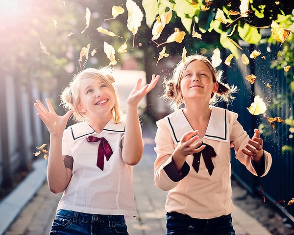 1. Маша и Оля, идя друг другу на встречу, увидели двузначное число, которое кто-то написал мелом на асфальте. Маша прибавила к нему 4, а затем поделила на 7, а Оля поделила его на 9 и отняла 1. Результаты девочек совпали. Какое число получилось в результате вычислений?