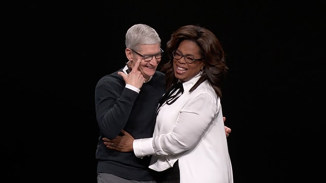 Tüm dünyanın senelerdir severek takip ettiği geleneksel medyanın en unutulmaz simalarından Oprah Winfrey ile de bir anlaşma imzaladı Tim Cook.