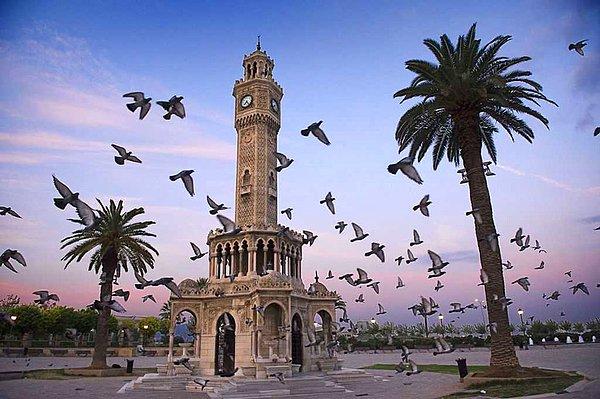 "Günaydın kopyası geldi! İzmir Saat Kulesi 1901 yılında açılmış, acaba hangi padişahın hükümdarlığının 25. yılıydı bu tarih? 🧐"