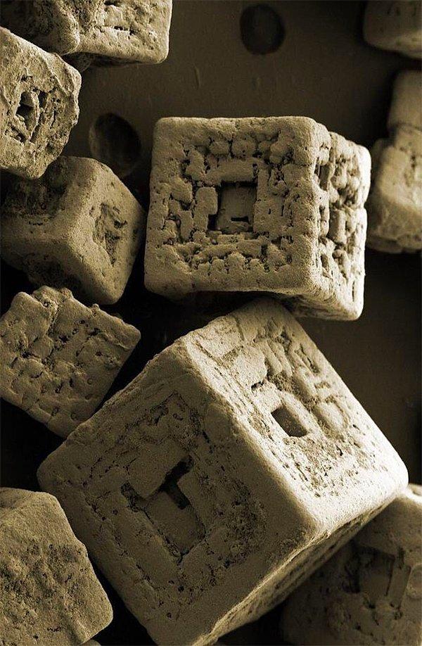 3. Mikroskop altında tuz tanecikleri.