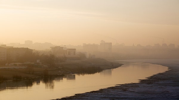 12. Какая российская река берет свое начало в Китае?