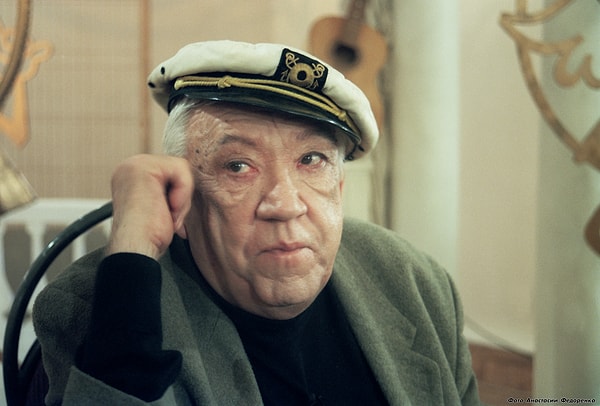 1. В каком из этих фильмов играл Юрий Никулин?