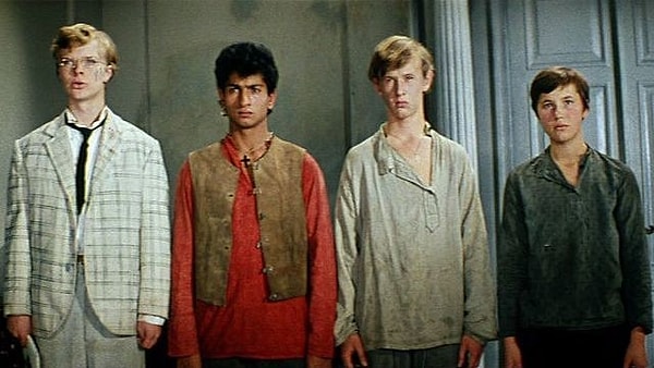 3. Кто из неуловимых мстителей своровал стратегическую карту из кабинета полковника Кудасова?