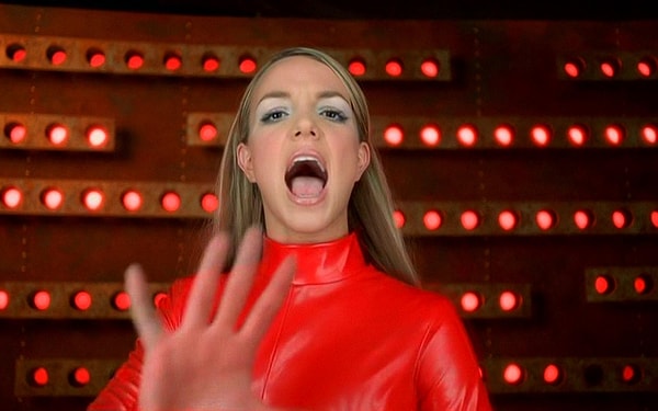 8. Исполнительницу узнали все, а вот что насчет песни?