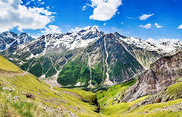 #1 Высочайшая вершина Кавсказских гор - это...