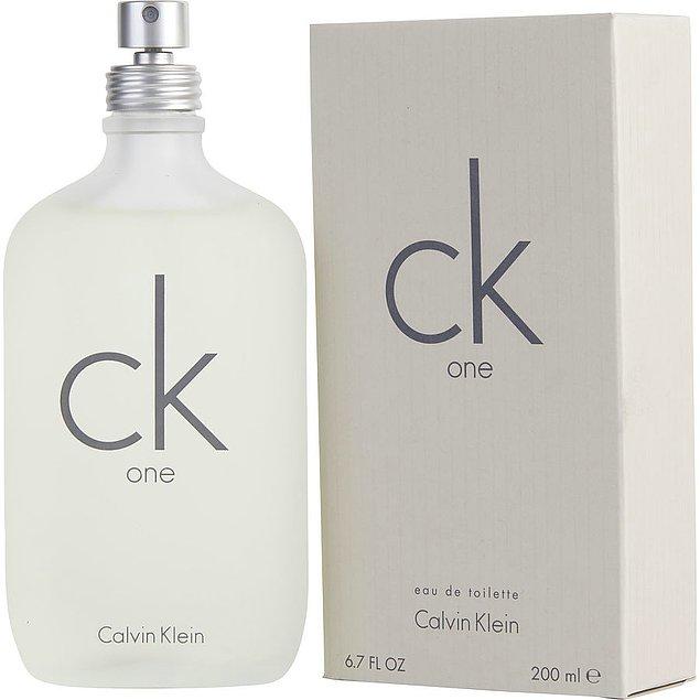 4. Dünyanın ilk üniseks parfümü, hala tüm zamanların en popüler parfümlerinden biri CK One.