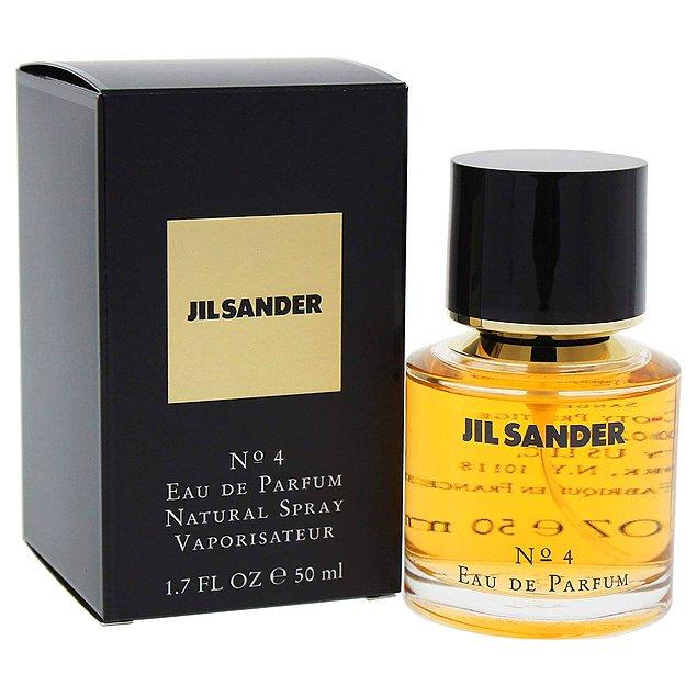 8. Dolum parfüm dünyasının kralı olsa da, orijinal şişesini çok az kişinin bildiği parfüm Jil Sander.