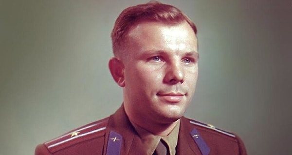 5. Что правительство страны после полета в космос преподнесло Гагарину в качестве подарка?