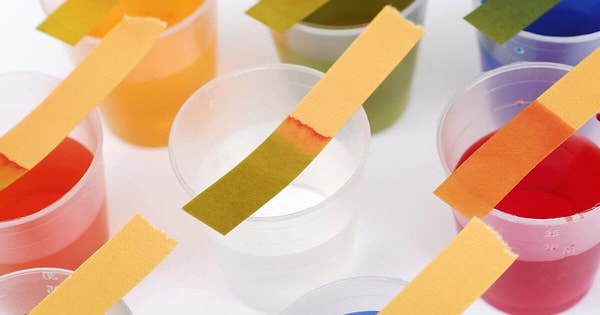 8. Что окрашивает лакмусовую бумагу в красный цвет?