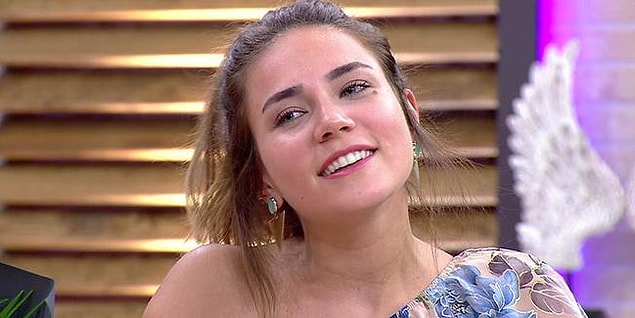 "Buse Varol çocuğunu emzirdi."